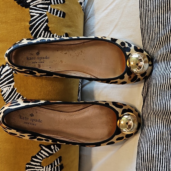 Kate Spade Animal Print Flats with Large Gold Ball Size 10 - Picture 2 of 4